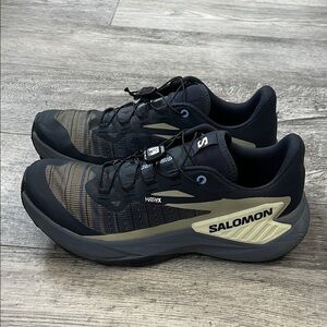 Salomon women’s Black and Olive Green Trail Sneakers